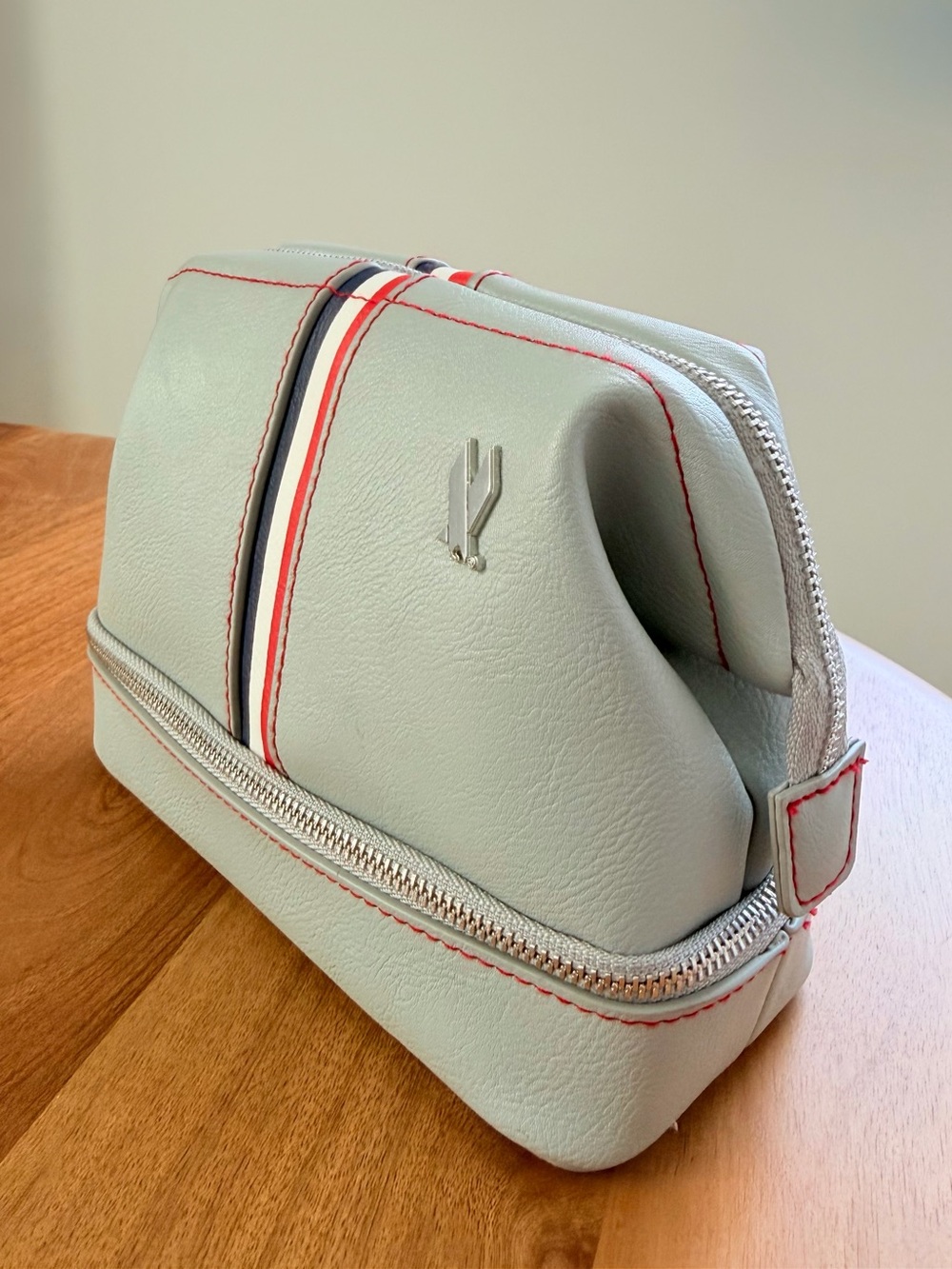 Limited edition AA Centennial First class Amenity kit - Picture 2 of 3